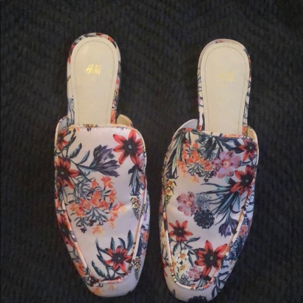 Floral slip-ons